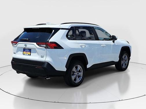 Ice 2023 Toyota RAV4 XLE