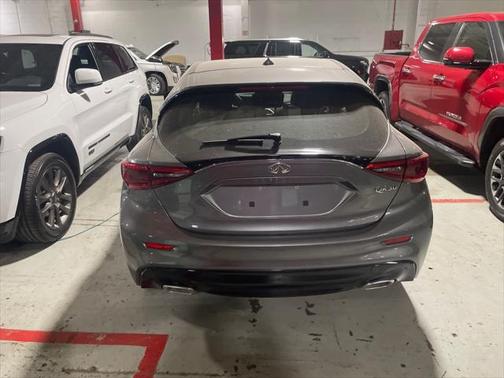 2017 INFINITI QX30 Luxury