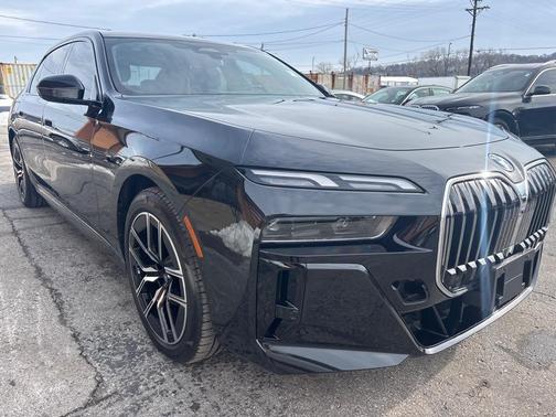2024 BMW 750e i xDrive