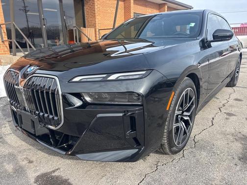 2024 BMW 750e i xDrive
