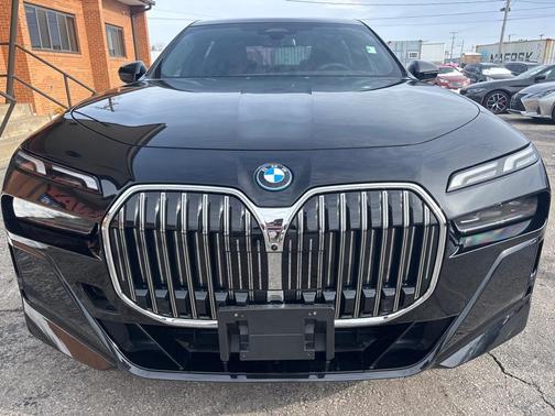 2024 BMW 750e i xDrive