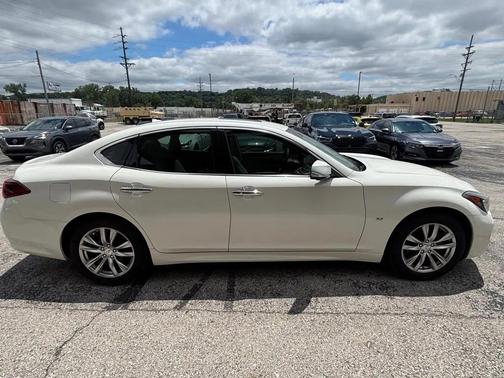 Majestic White 2019 INFINITI Q70 3.7 LUXE