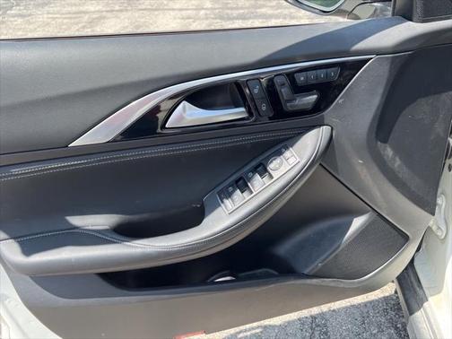 2018 INFINITI QX30 Luxury