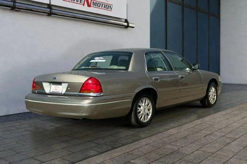 2003 Ford Crown Victoria LX
