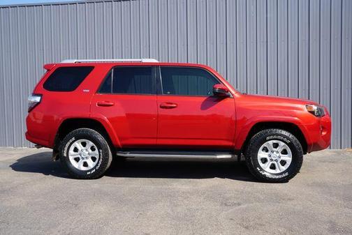 Photo 3 of 35 of 2015 Toyota 4Runner SR5 Sport