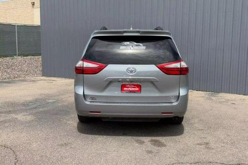 2018 Toyota Sienna XLE