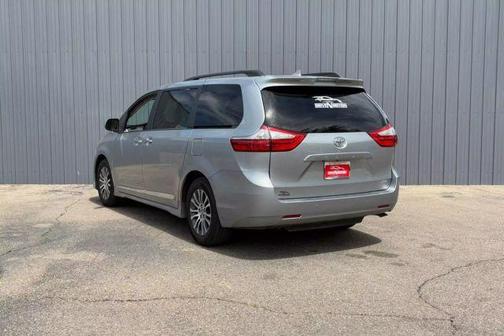 2018 Toyota Sienna XLE