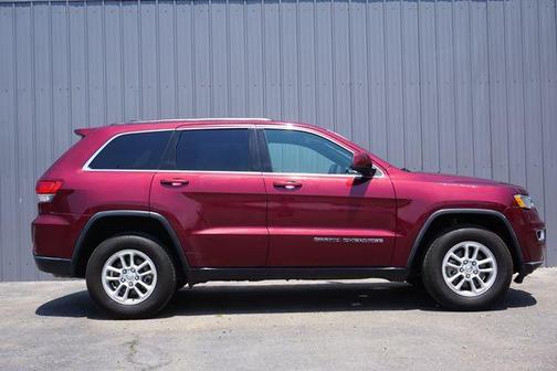 Photo 3 of 35 of 2020 Jeep Grand Cherokee Laredo