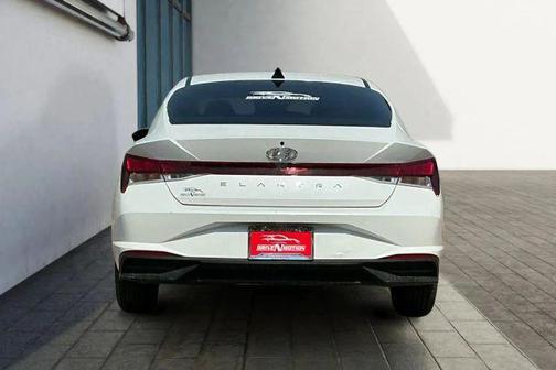 2022 Hyundai ELANTRA SE