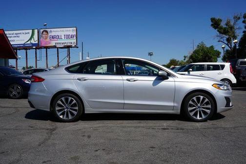 Photo 3 of 34 of 2019 Ford Fusion SE