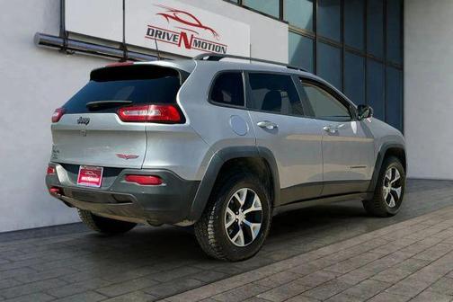 Silver 2018 Jeep Cherokee Trailhawk