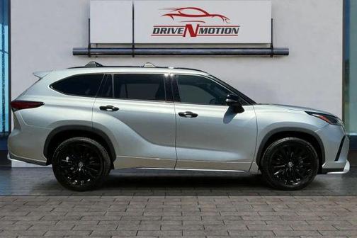 Silver 2023 Toyota Highlander XSE
