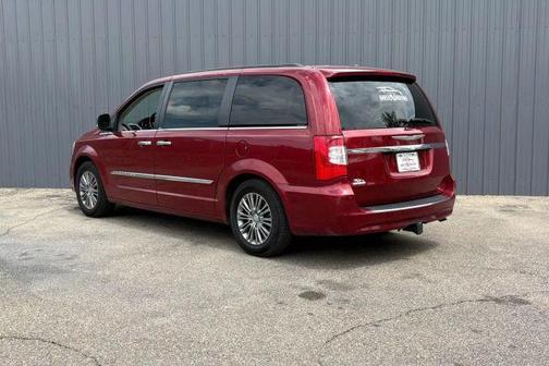 2014 Chrysler Town & Country Touring-L