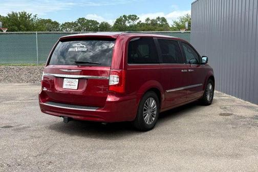 2014 Chrysler Town & Country Touring-L