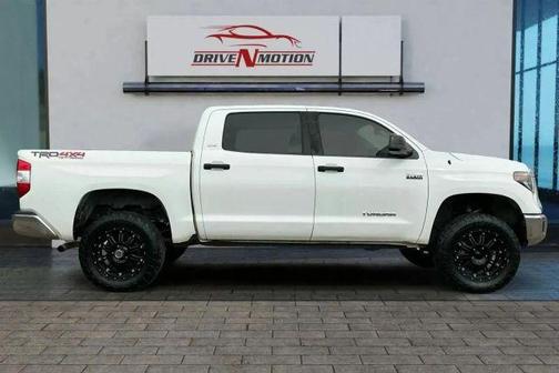 White 2019 Toyota Tundra SR5