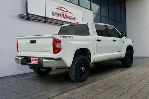 White 2019 Toyota Tundra SR5