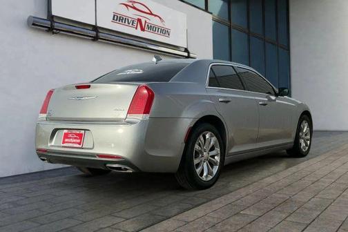 2017 Chrysler 300 Limited