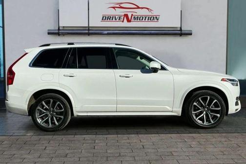 2019 Volvo XC90 T6 Momentum