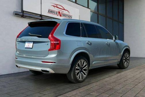 Gray 2020 Volvo XC90 T6 Momentum 6 Passenger