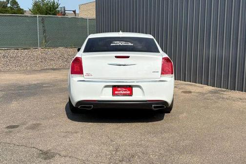 2018 Chrysler 300 Touring