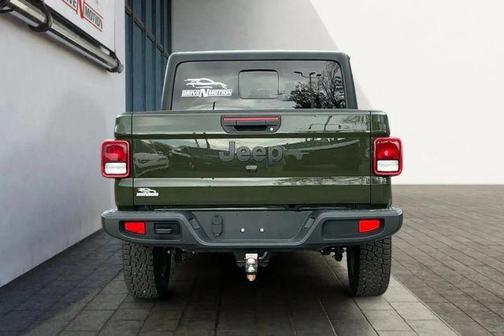 2022 Jeep Gladiator Sport