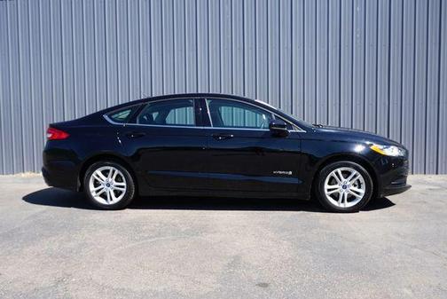 Photo 3 of 33 of 2018 Ford Fusion Hybrid SE
