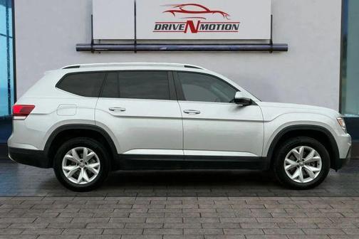 Reflex Silver Metallic 2018 Volkswagen Atlas 3.6L SE w/Technology