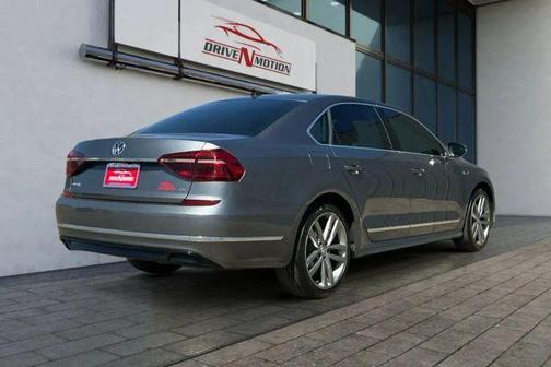 Platinum Gray Metallic 2017 Volkswagen Passat 1.8T R-Line