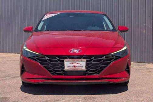 2022 Hyundai ELANTRA SEL