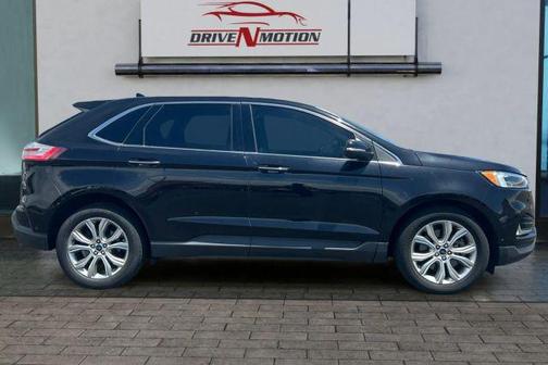 Black 2019 Ford Edge Titanium