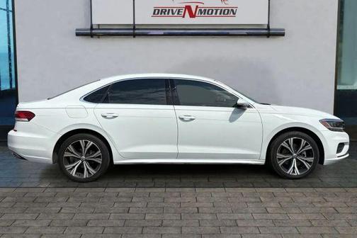 2022 Volkswagen Passat 2.0T SE