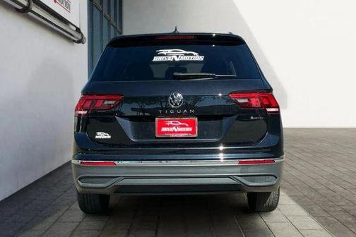 Deep Black Pearl Effect 2023 Volkswagen Tiguan 2.0T S