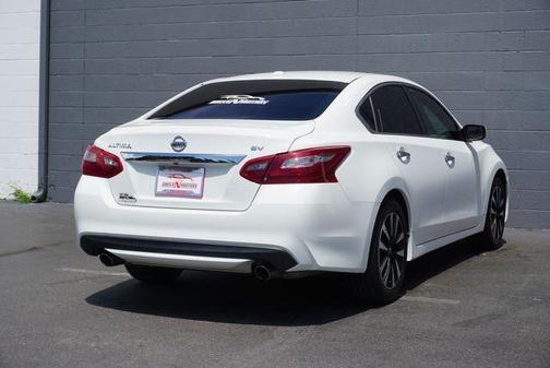 Photo 4 of 32 of 2018 Nissan Altima 2.5 SV