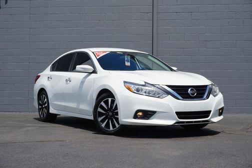 Photo 1 of 32 of 2018 Nissan Altima 2.5 SV