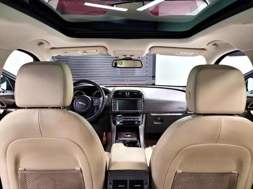 2017 Jaguar F-PACE 35t Prestige
