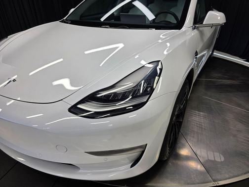 White 2019 Tesla Model 3 Standard Range Plus