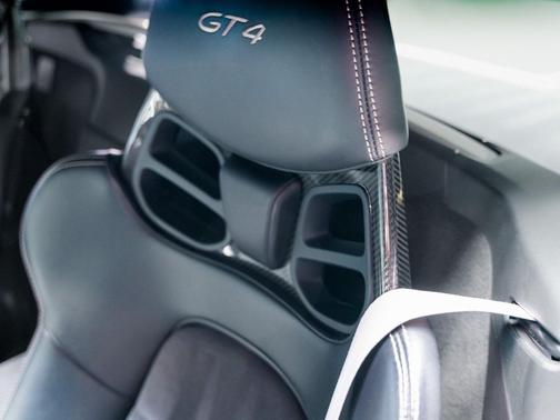 2016 Porsche Cayman GT4