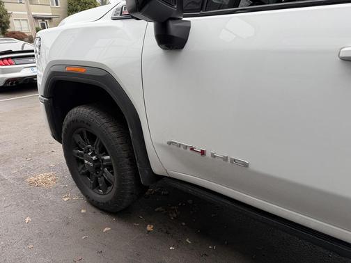 2024 GMC Sierra 2500 AT4