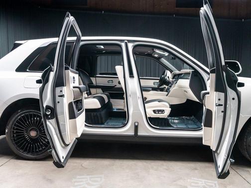 2023 Rolls-Royce Cullinan Base