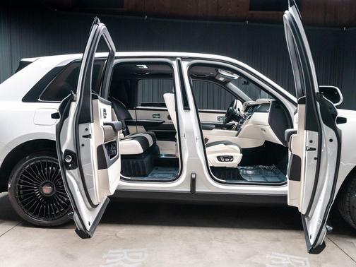 2023 Rolls-Royce Cullinan Base