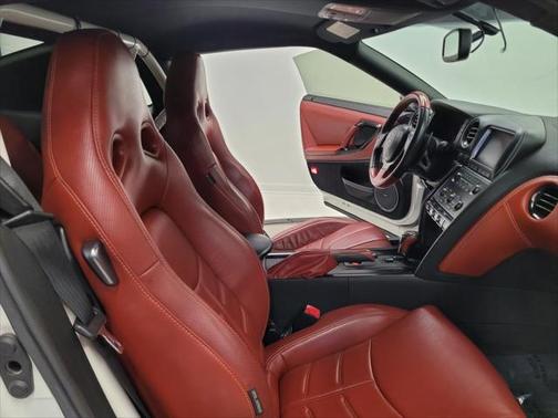 2014 Nissan GT-R Premium
