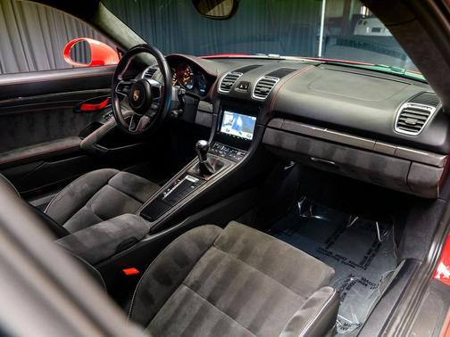 2016 Porsche Cayman GT4