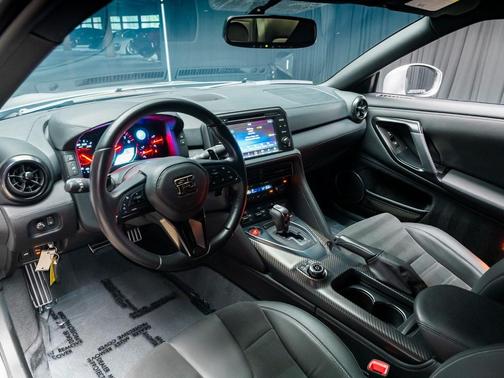 2024 Nissan GT-R Premium Dual-clutch 6-Speed Transmission