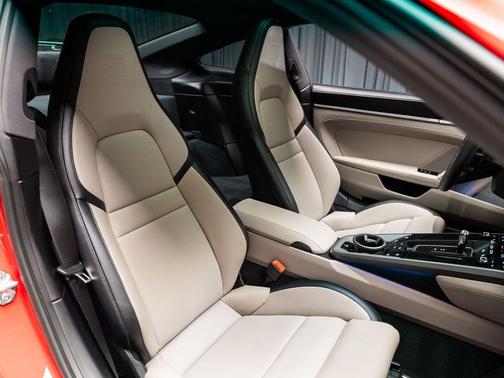 2025 Porsche 911 Carrera