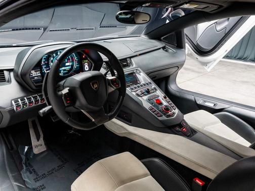 2012 Lamborghini Aventador LP700-4
