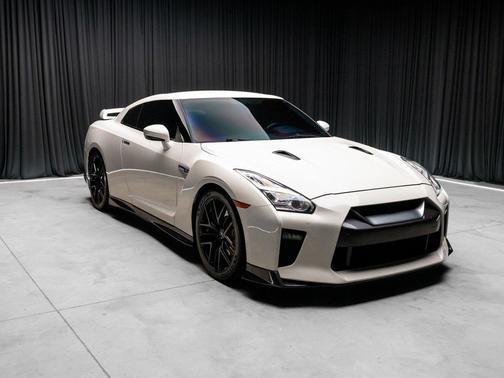 2017 Nissan GT-R Premium