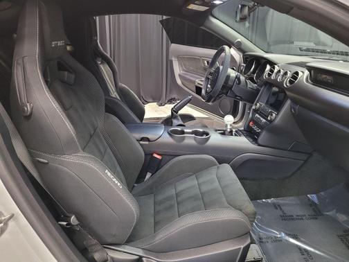 2017 Ford Shelby GT350 Base