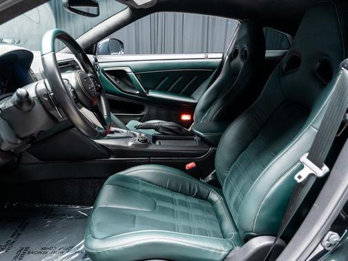 2021 Nissan GT-R T-spec Dual-clutch 6-Speed Transmission