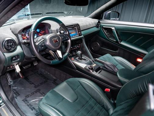 2021 Nissan GT-R T-spec Dual-clutch 6-Speed Transmission