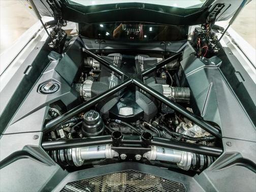 2013 Lamborghini Aventador LP700-4
